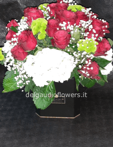 scatola con rose