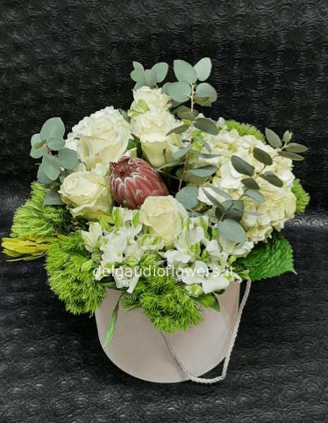 Scatola con fiori assortiti